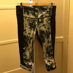 EUC Capri Workout Pants